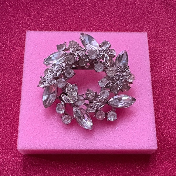 Jewelry - Vintage Brooch